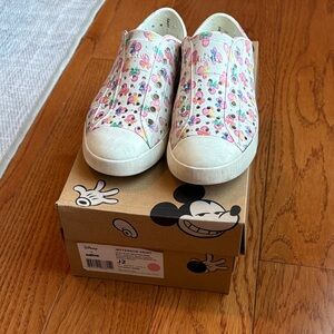 Disney Kids Minnie paint drops Jefferson Slip-On Sneakers size J2 in box